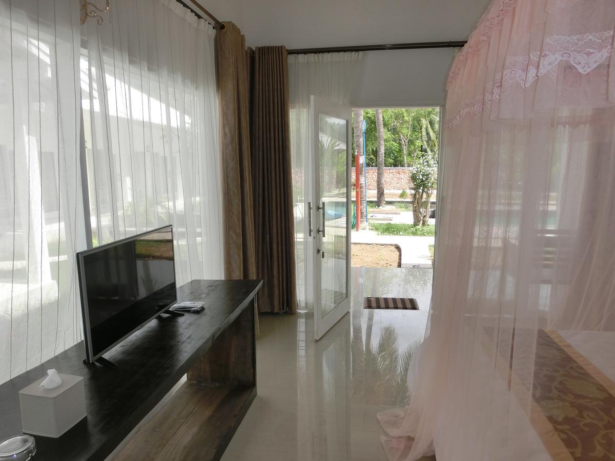 Lombok Holiday Hotel Kuta  Exterior photo