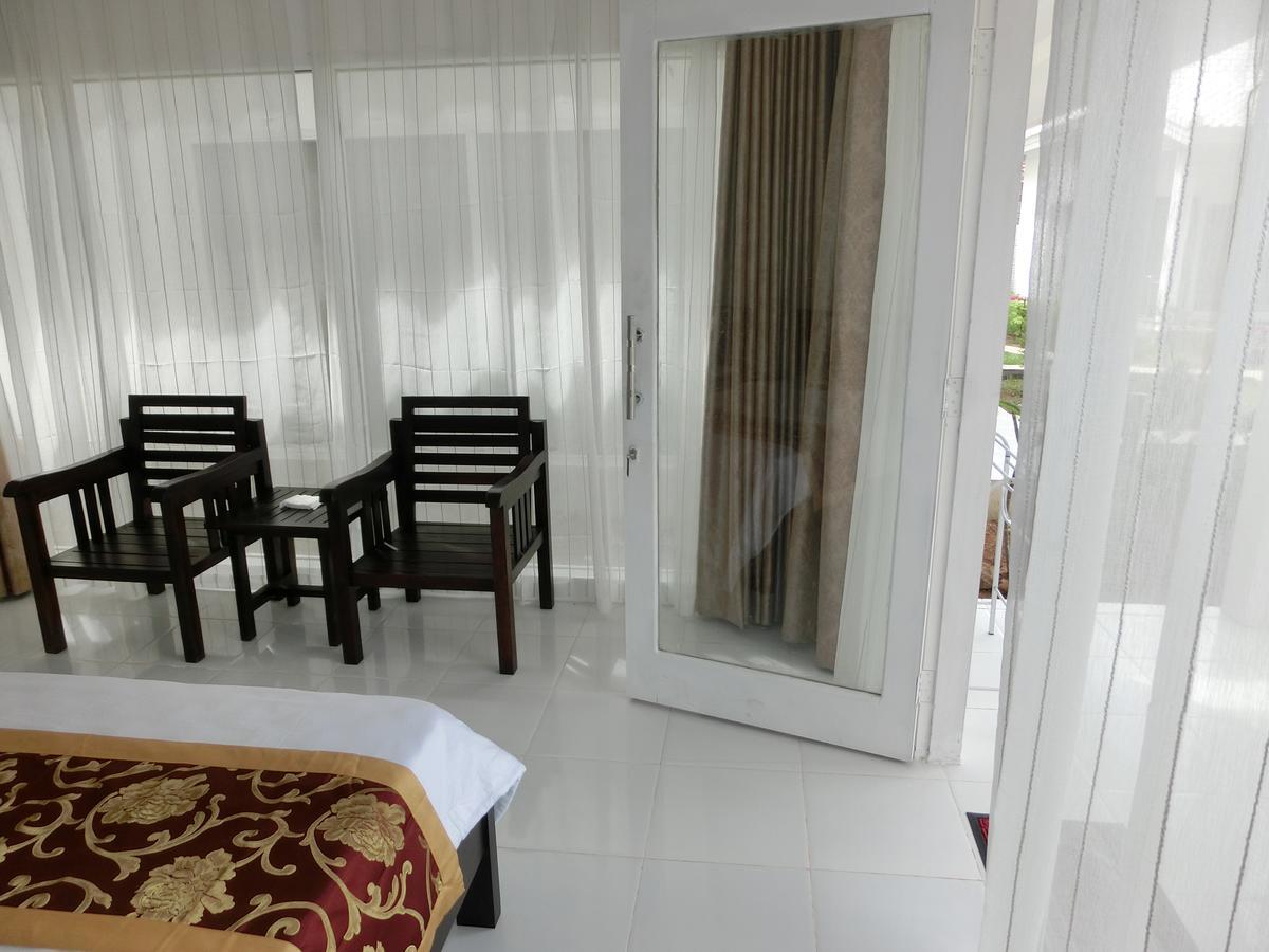 Lombok Holiday Hotel Kuta  Exterior photo