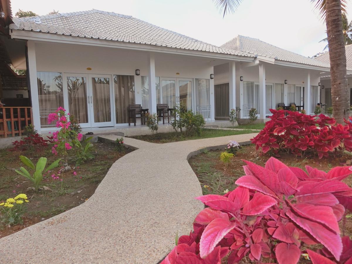 Lombok Holiday Hotel Kuta  Exterior photo