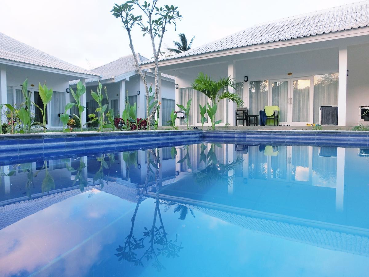 Lombok Holiday Hotel Kuta  Exterior photo