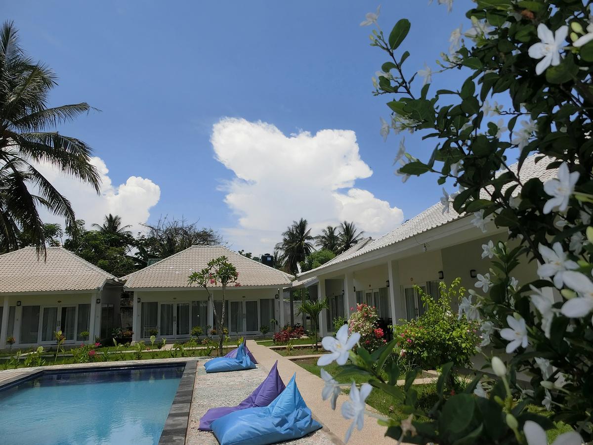 Lombok Holiday Hotel Kuta  Exterior photo