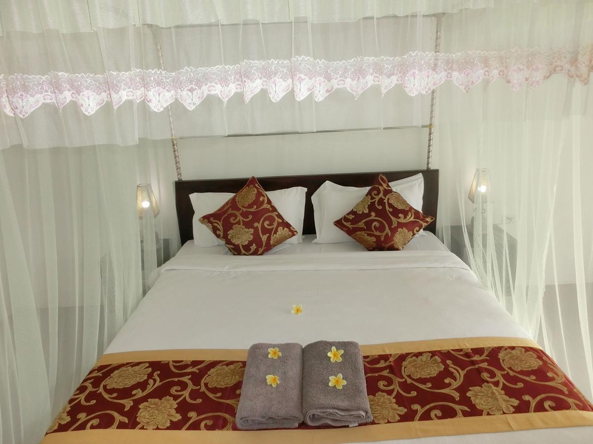 Lombok Holiday Hotel Kuta  Exterior photo